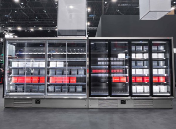 Arneg lancia la gamma di armadi refrigerati plug-in Faro