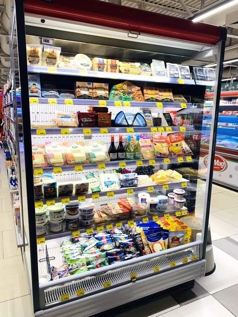 BulMag supermarket with FREOR refrigerated displays cabinets on R290