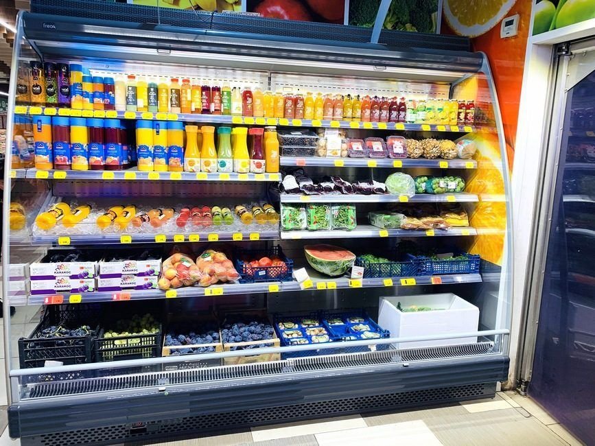 BulMag supermarket with FREOR refrigerated displays cabinets on R290