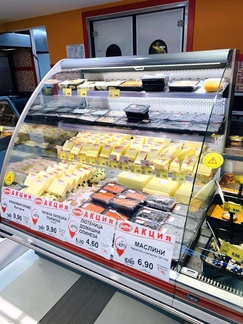 BulMag supermarket with FREOR refrigerated displays cabinets on R290