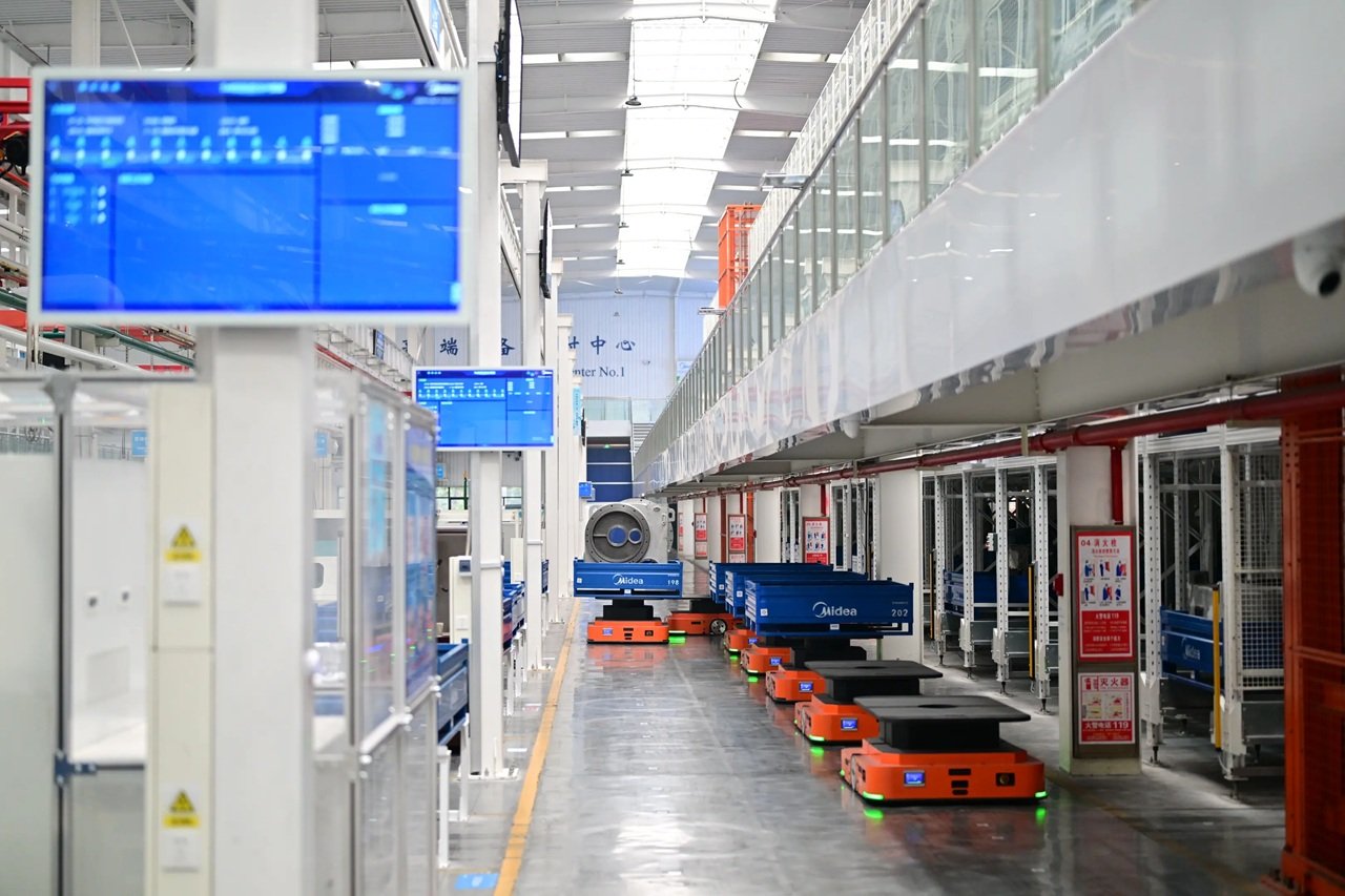 Midea MBT launches AI-empowered chiller lighthouse factory in Chongqing