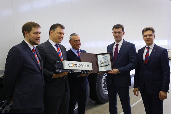Schmitz Cargobull S.KO long version delivered to the X5 Retail Group