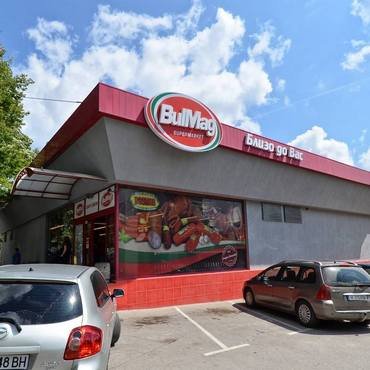 BulMag supermarket with FREOR refrigerated displays cabinets on R290