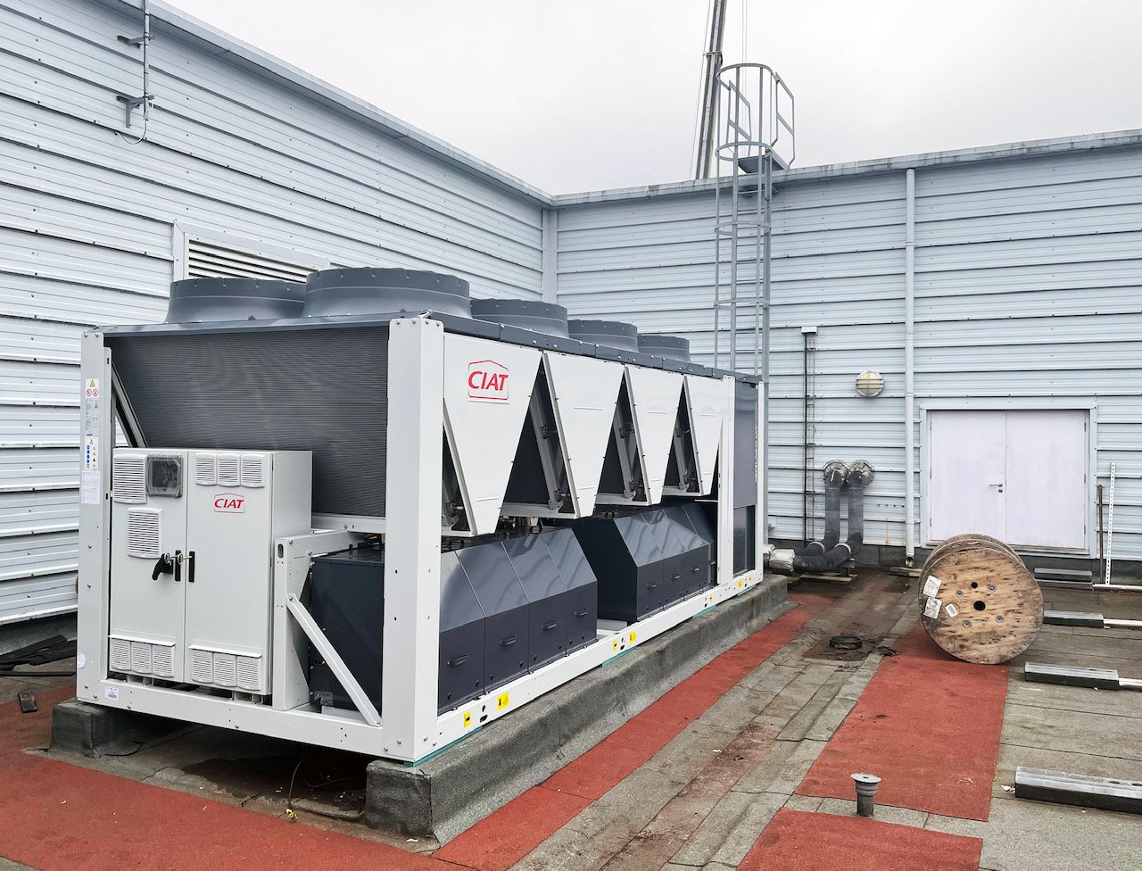 CIAT Ultra-low Noise R-32 Chiller Installed at Craigavon Area Hospital