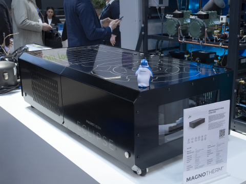 HAUSER e MAGNOTHERM presentano un prototipo di raffreddamento per armadi senza refrigerante