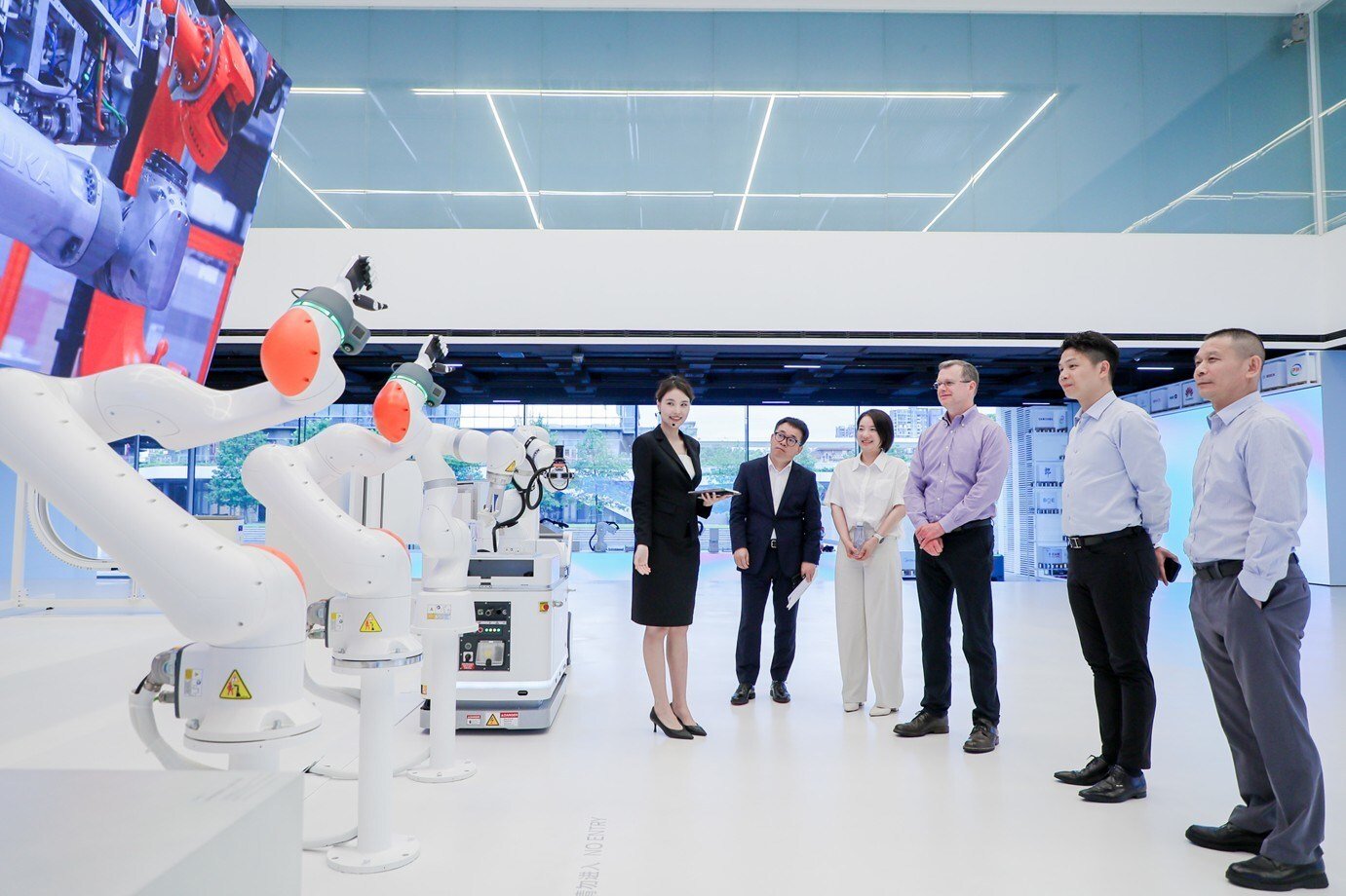 Midea and AHRI expand global HVAC collaboration with China HQ meeting