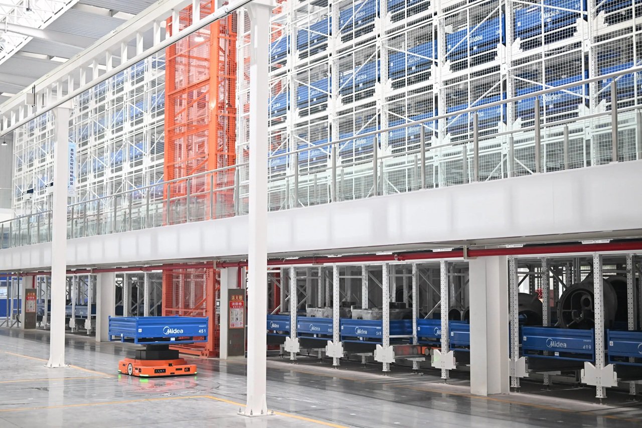 Midea MBT launches AI-empowered chiller lighthouse factory in Chongqing