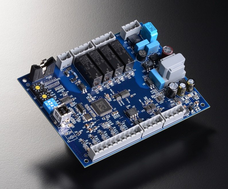 Made-to-measure OEM refrigeration controller for plug-in refrigerated cabinets