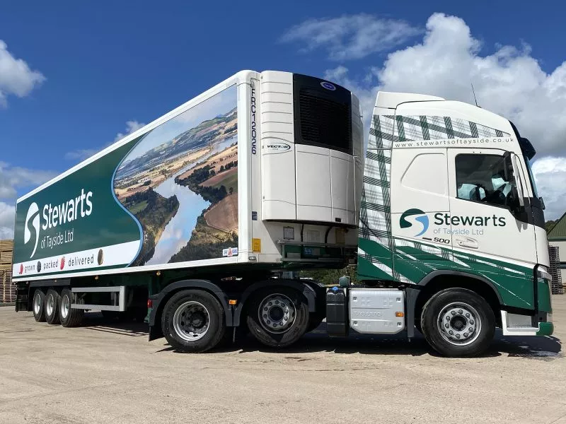 Stewarts of Tayside Adds 10 Carrier Transicold Vector 1550 Units