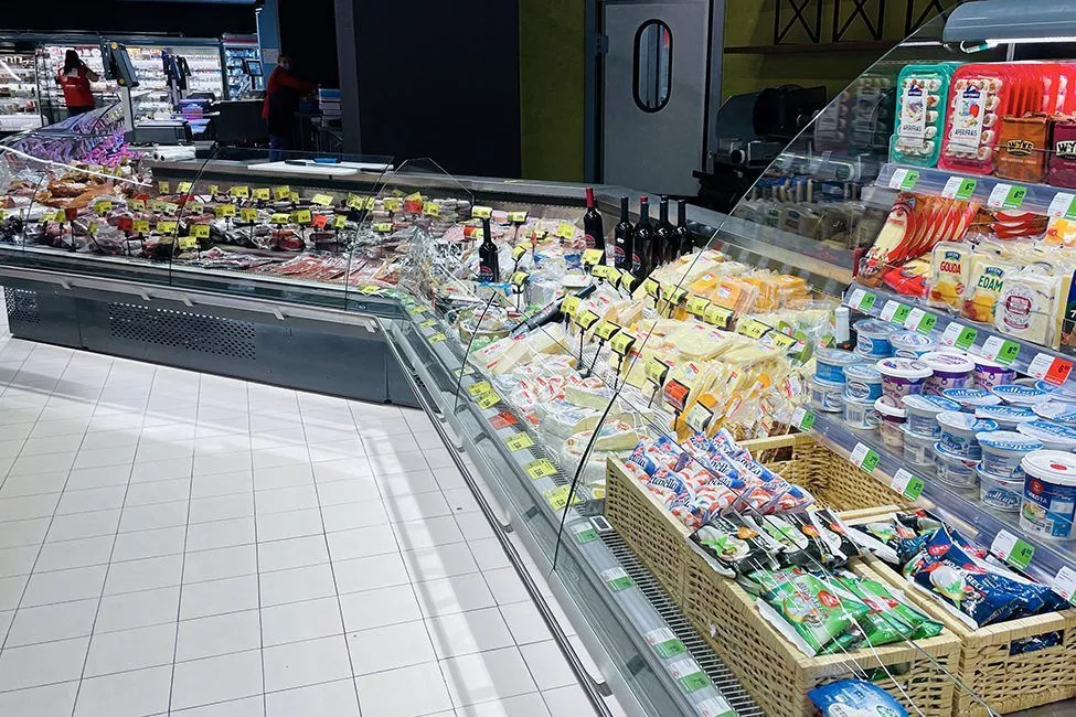 R290 Refrigerated Showcases in Hydroloop Glycol System at Renewed BulMag Store in Bulgaria