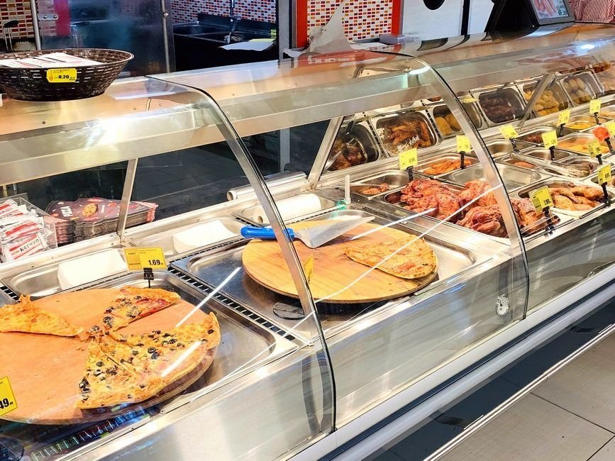 BulMag supermarket with FREOR refrigerated displays cabinets on R290