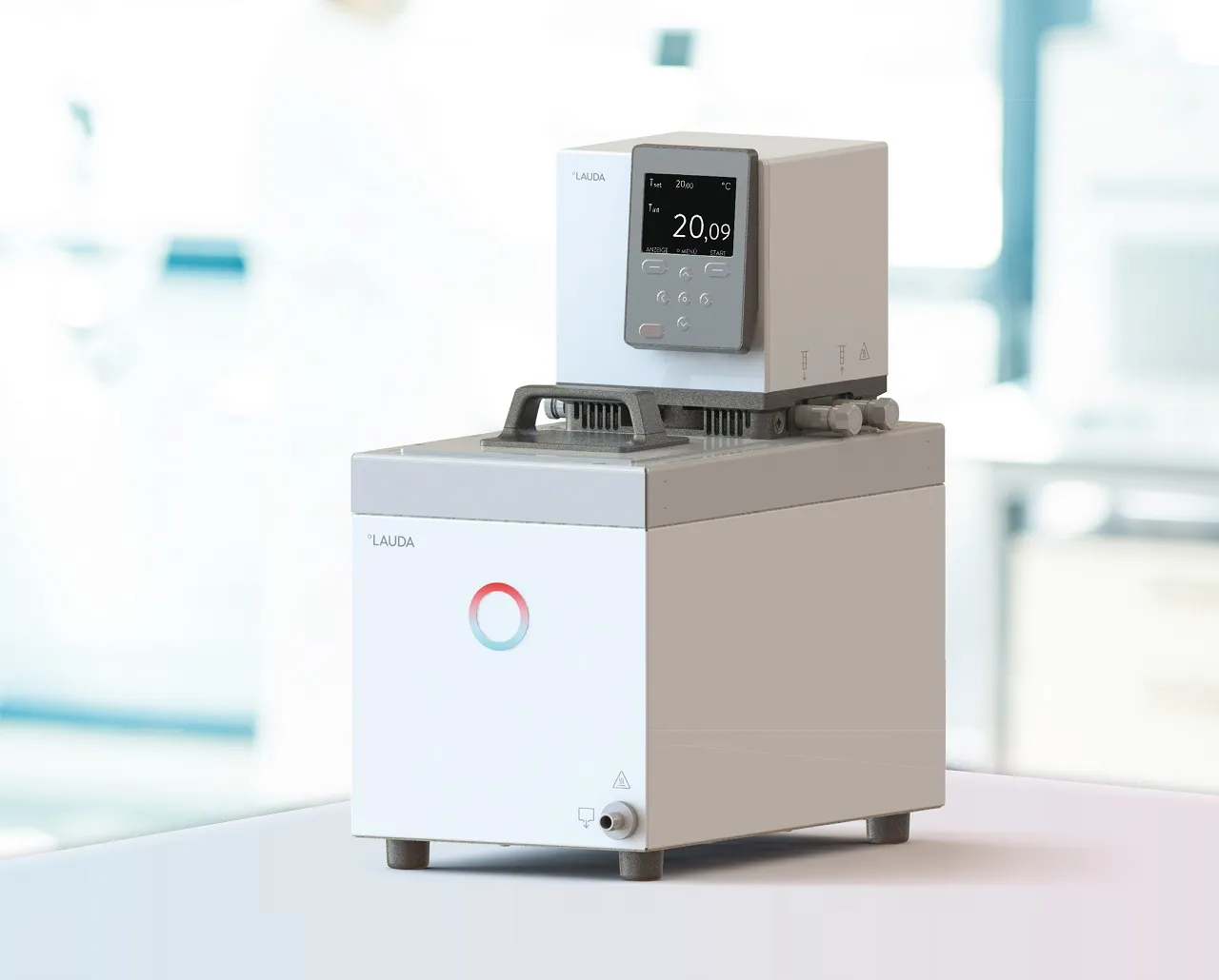 LAUDA presents new solutions for storing and one for transporting sensitive samples
