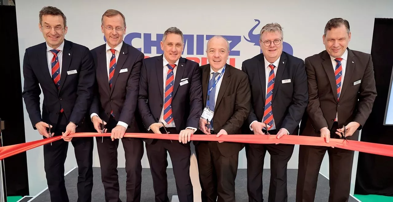 Schmitz Cargobull unveils its new UK plant