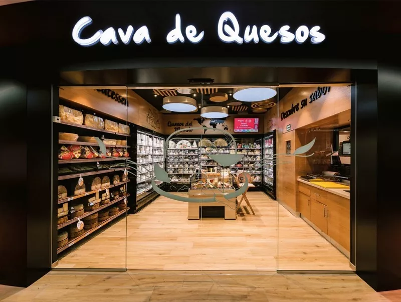 EXKAL cabinets in SPAR PUERTO RICO, winner supermarket of “EuroShop RetailDesign Award 2020”
