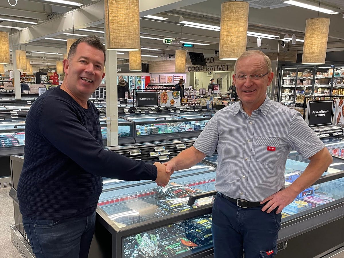 Superbrugsen Videbæk has replaced its outdated R404 cabinets with new energy-saving cabinets from AHT
