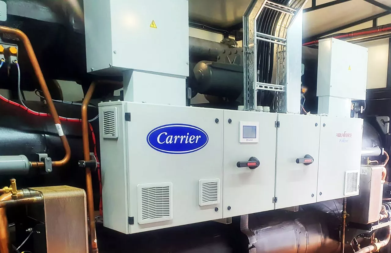 First UK Installation of Carrier AquaForce 61XW Heat Pump