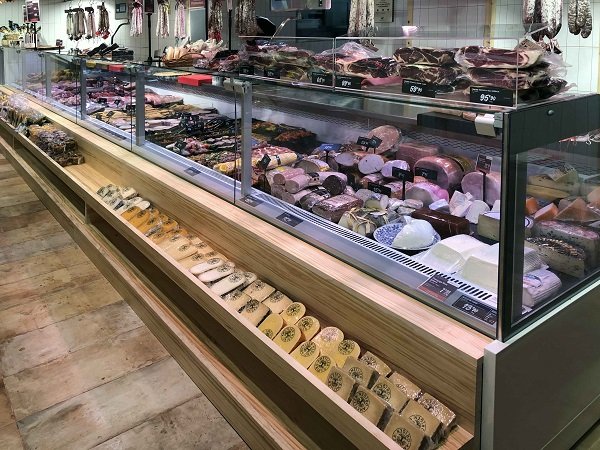 Arneg España Furnishes Ametller Origen Store In Barcelona