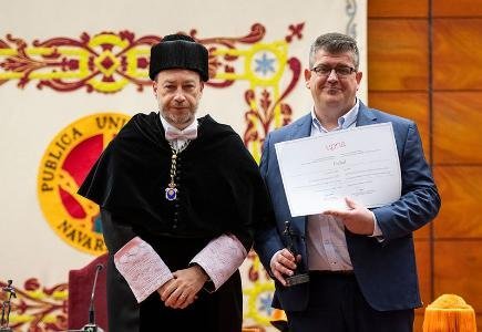 Exkal receives Distinguished Entity Award from UPNA for research collaboration