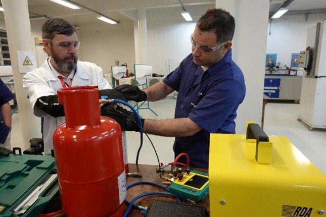 Brazil trains 700 technicians in safe use of flammable refrigerants