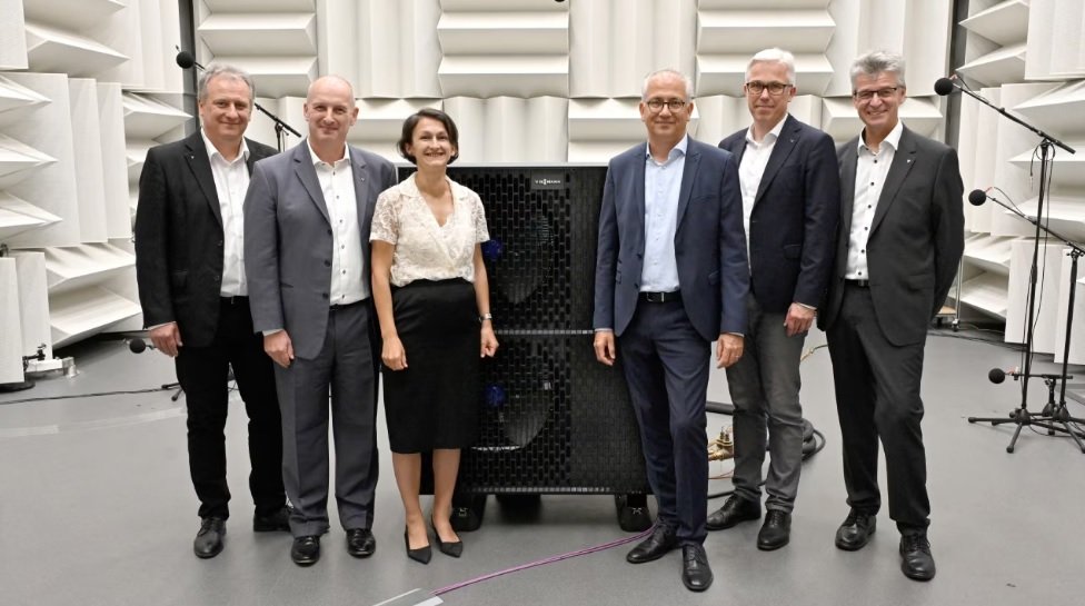 Minister Al-Wazir visits Viessmann