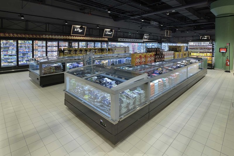Arneg for Italian retailer Iper Maestoso of Monza