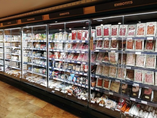 Arneg España Furnishes Ametller Origen Store In Barcelona