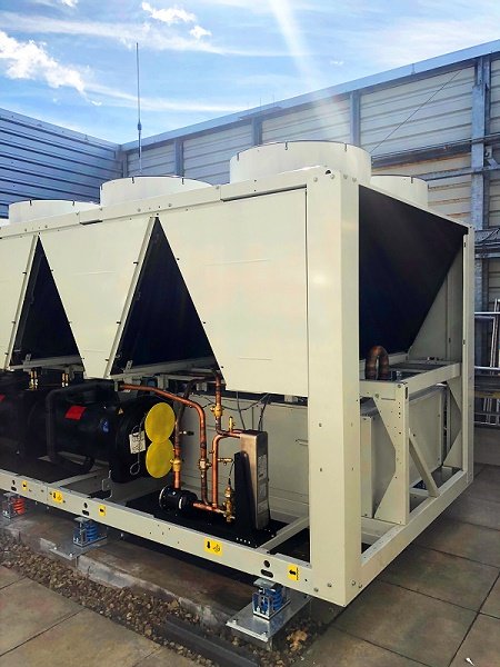 First UK Installation of Carrier’s Ultra-Low GWP HFO Chiller Lands at ...