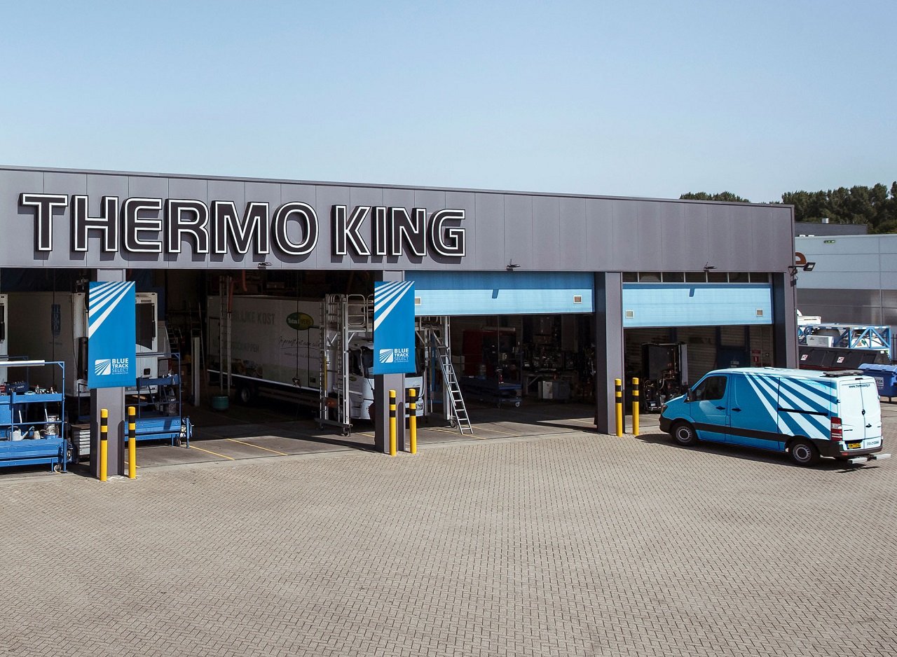 Thermo King Awards First Dealers with Blue Track Select Certification