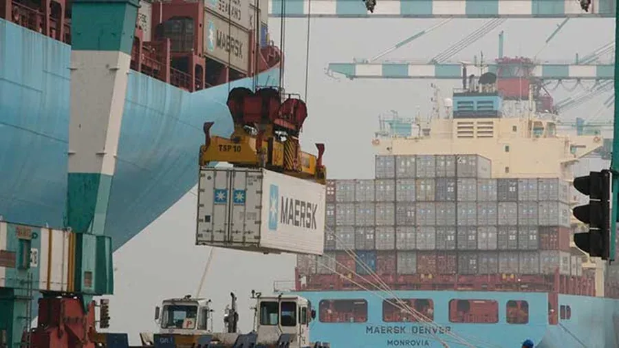 Maersk signed an agreement to sell its reefer manufacturer to China International Marine Containers Ltd.