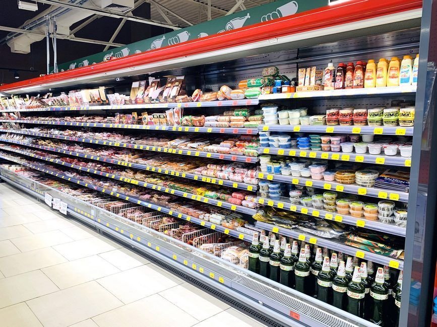 BulMag supermarket with FREOR refrigerated displays cabinets on R290