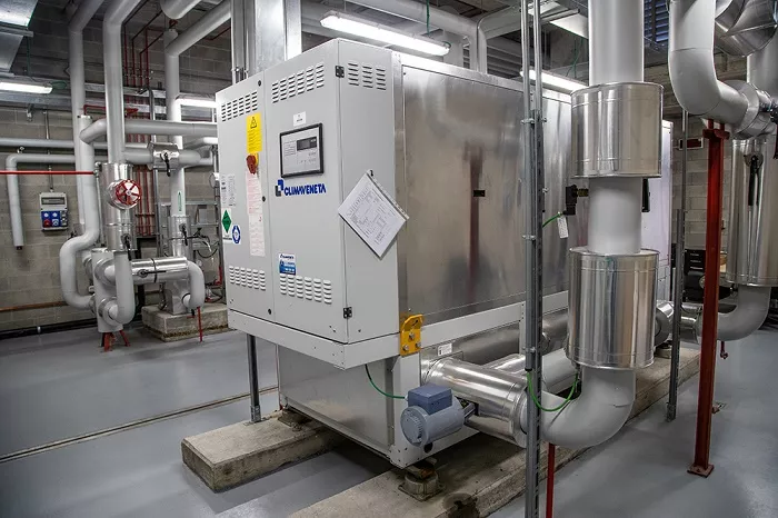 Porta Nuova is equipped with a multi-purpose water condensate heat pump ERACS2-WQ Climaveneta