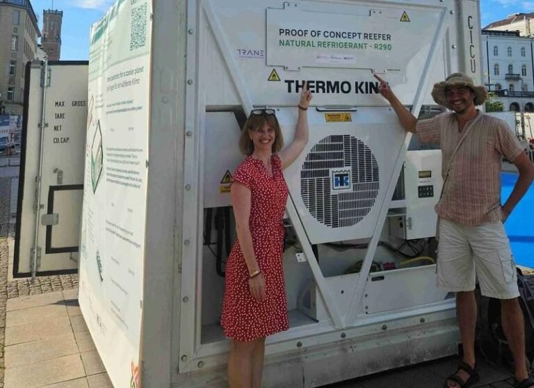 GIZ Proklima presenta un prototipo di refrigeratore R290 a un evento sulla sostenibilità