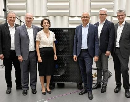 Minister Al-Wazir visits Viessmann