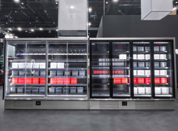 Arneg lancia la gamma di armadi refrigerati plug-in Faro