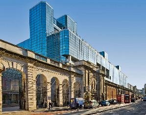 Buckingham Palace Road Landmark Equipped with 2.4MW of Carrier Chillers in Air Conditioning Upgrade