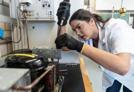 Costa Rica study highlights gender barriers in refrigeration sector
